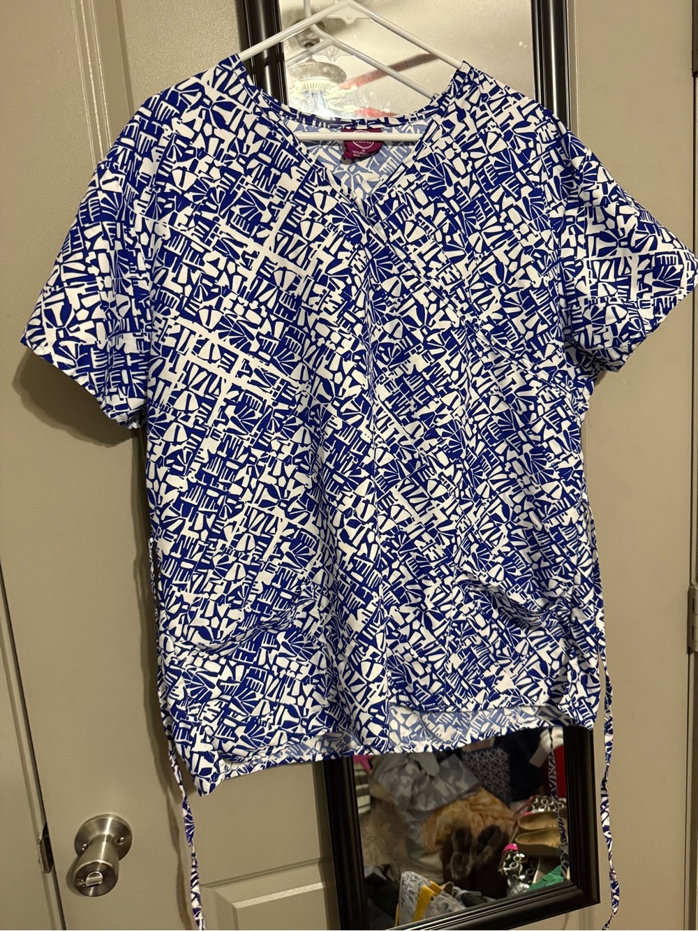 Printed Scrub top  Women's V-Neck Short Sleeve Top in Blue and White